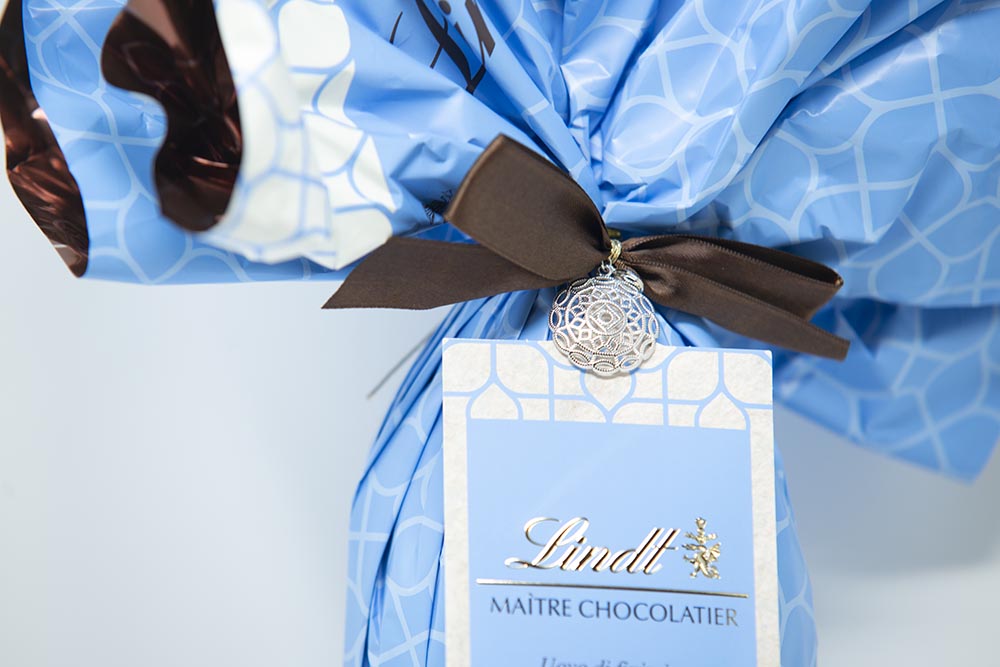 Lindt Uovo Pasqua finissimo cioccolato latte genova 2